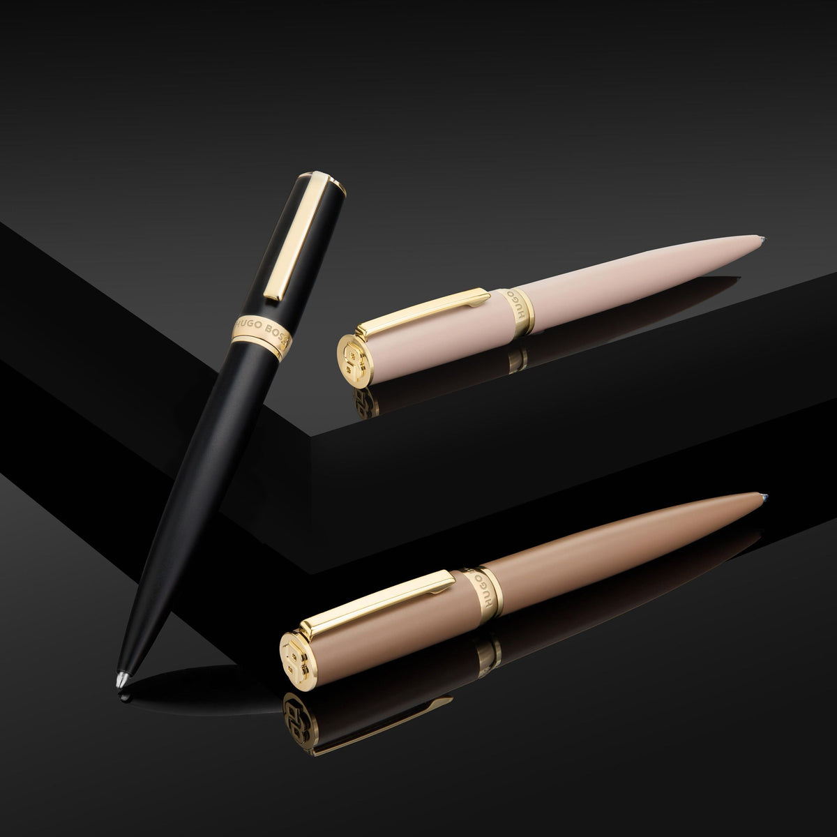 HUGO BOSS - Arche Double B Black & Gold ბურთულიანი კალამი